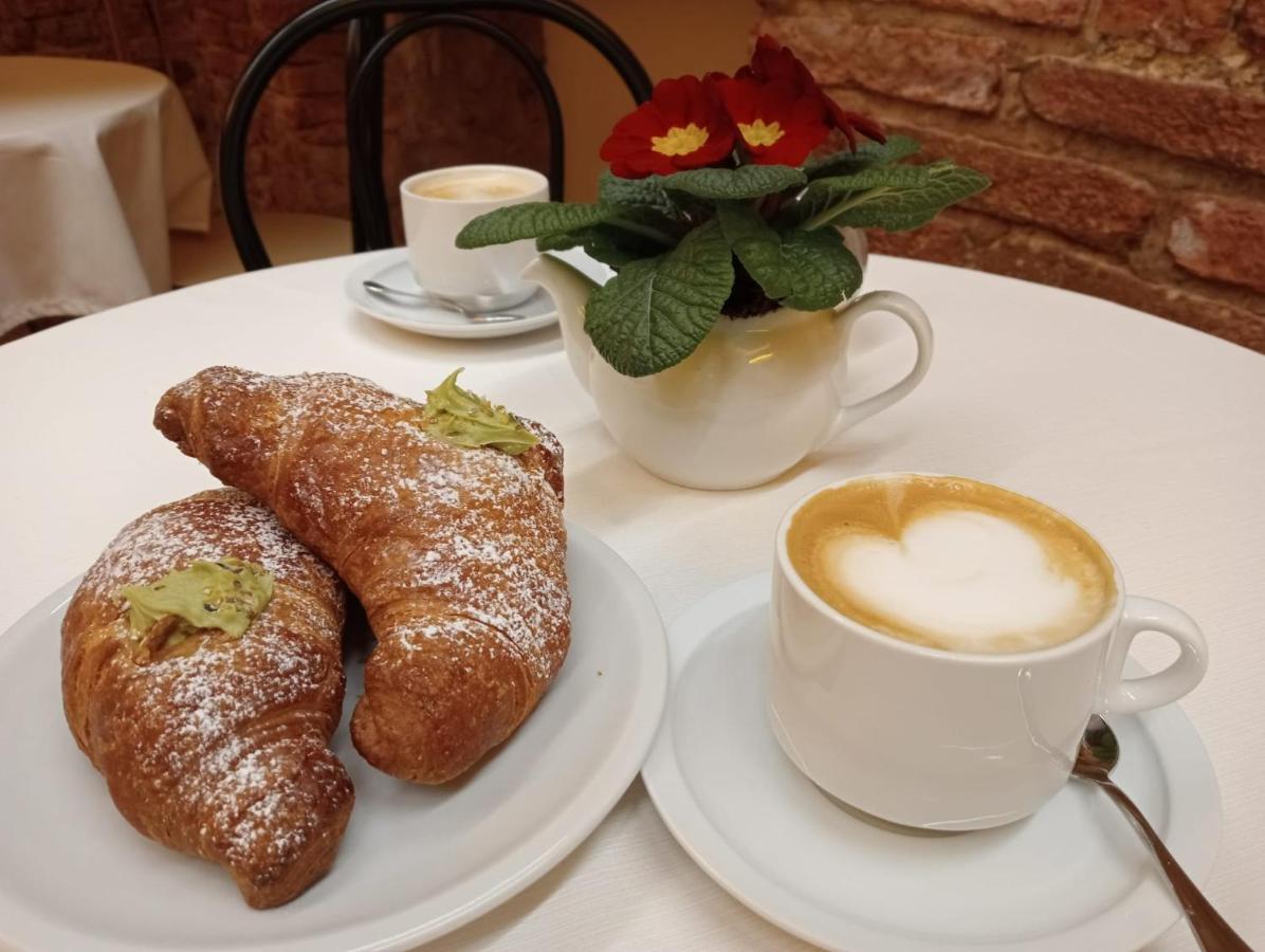 Meuble Evoe Bed & Breakfast Montepulciano Stazione Екстериор снимка
